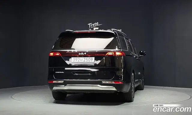 Kia Carnival 2023 2.2 автомат (гидро), миниатюра 4
