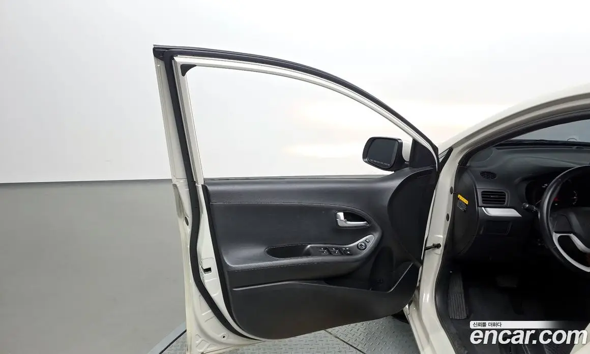 Kia Morning 2013 1.0 автомат (гидро), фото 14