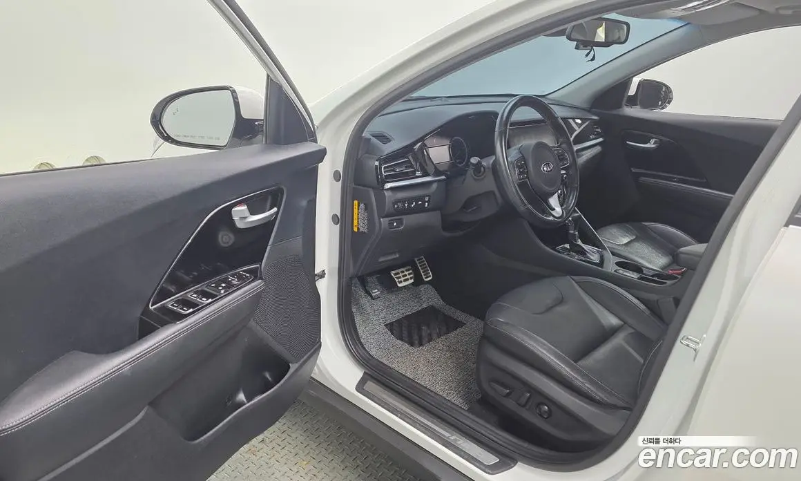 Kia Niro 2019 1.6 автомат (гидро), фото 13