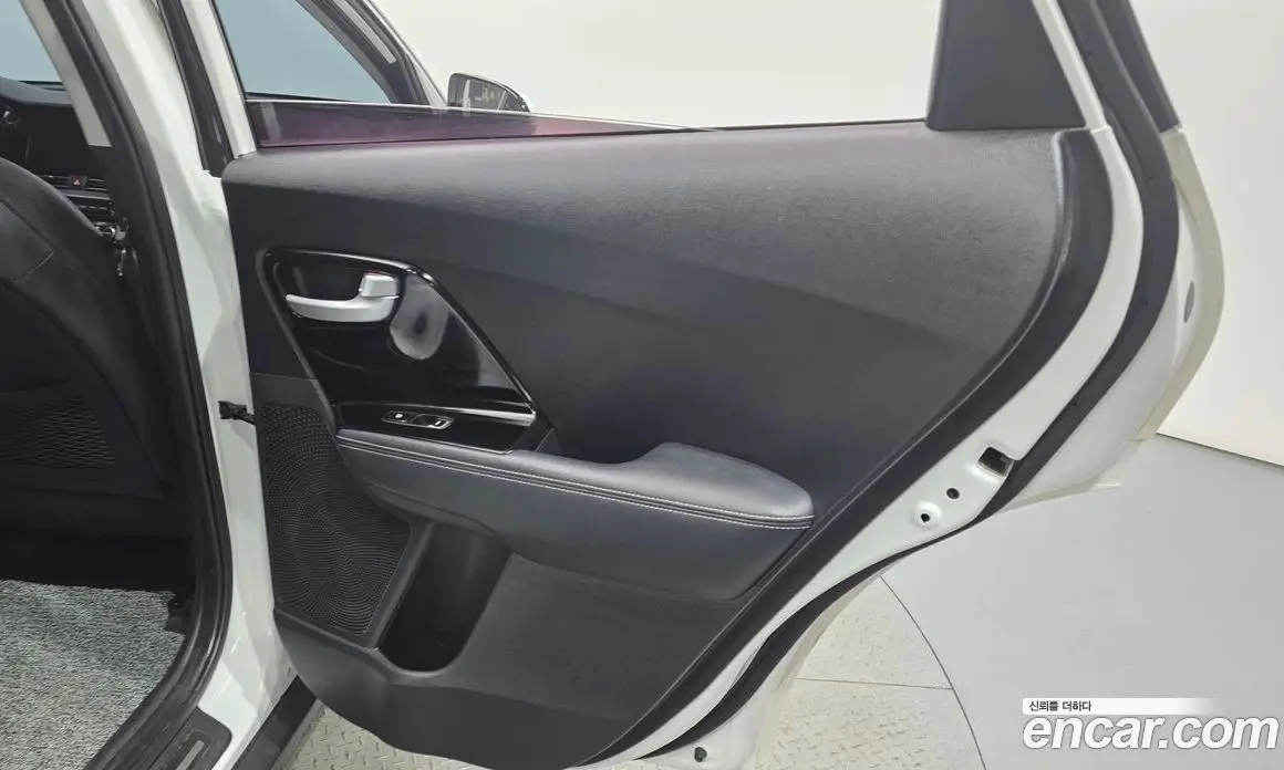 Kia Niro 2019 1.6 автомат (гидро), фото 15