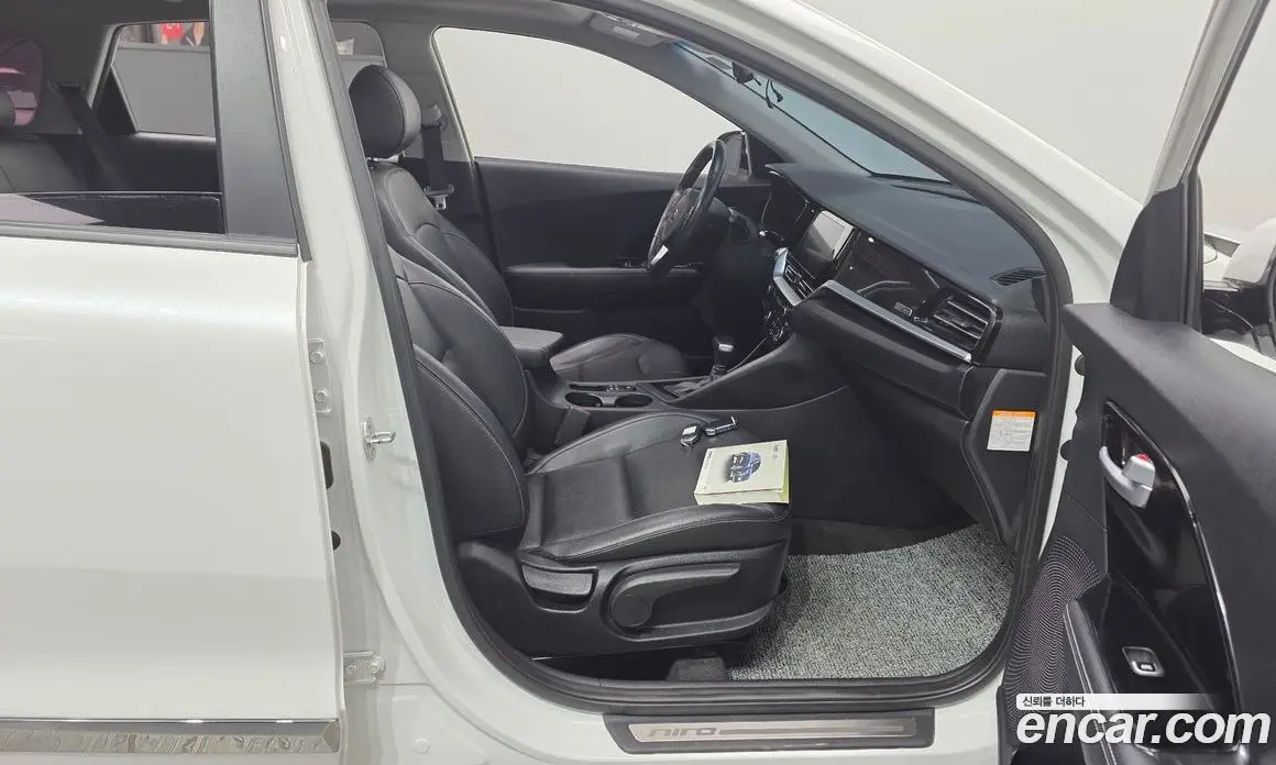 Kia Niro 2019 1.6 автомат (гидро), фото 16