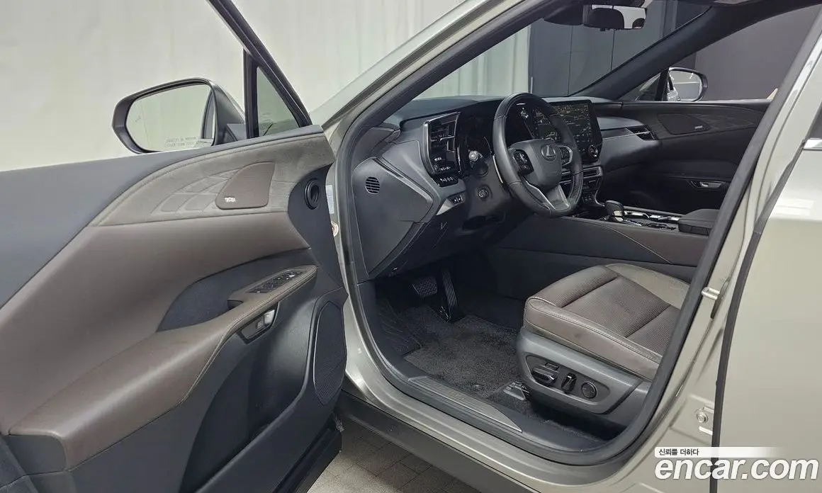 Lexus RX 2023 2.5 автомат (гидро), фото 13 Lexus RX 2023 2.5 автомат (гидро), фото 13