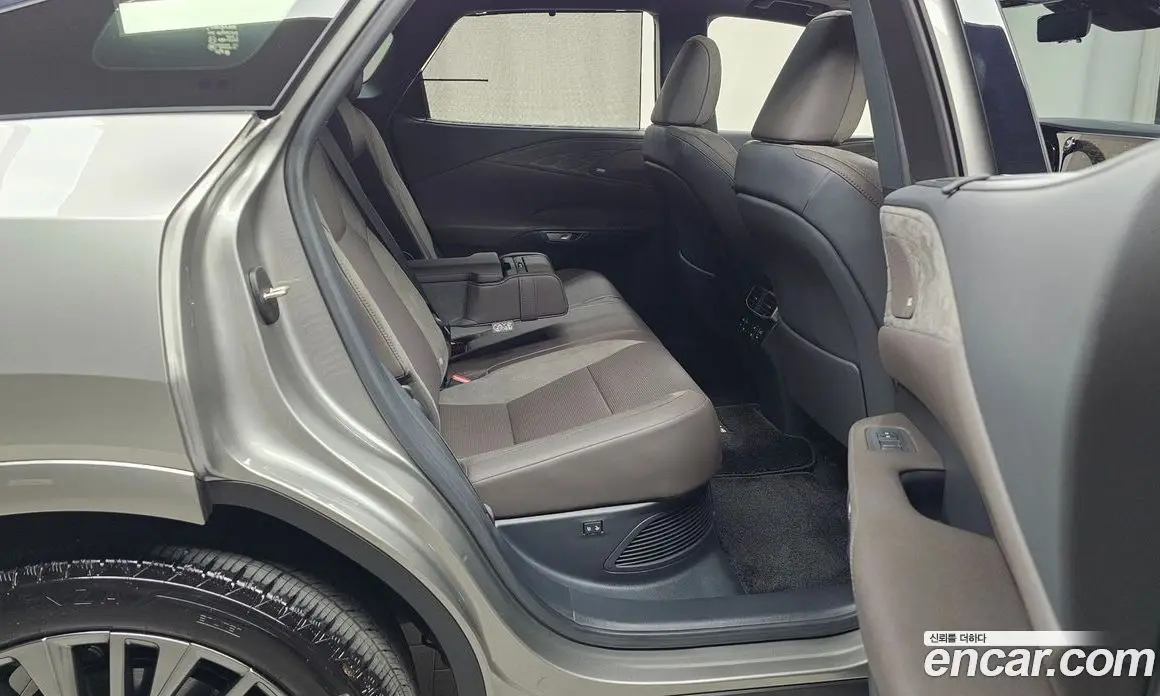 Lexus RX 2023 2.5 автомат (гидро), фото 17 Lexus RX 2023 2.5 автомат (гидро), фото 17