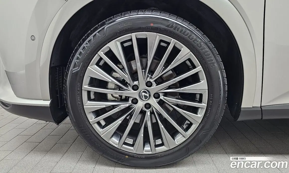 Lexus RX 2023 2.5 автомат (гидро), фото 5 Lexus RX 2023 2.5 автомат (гидро), фото 5