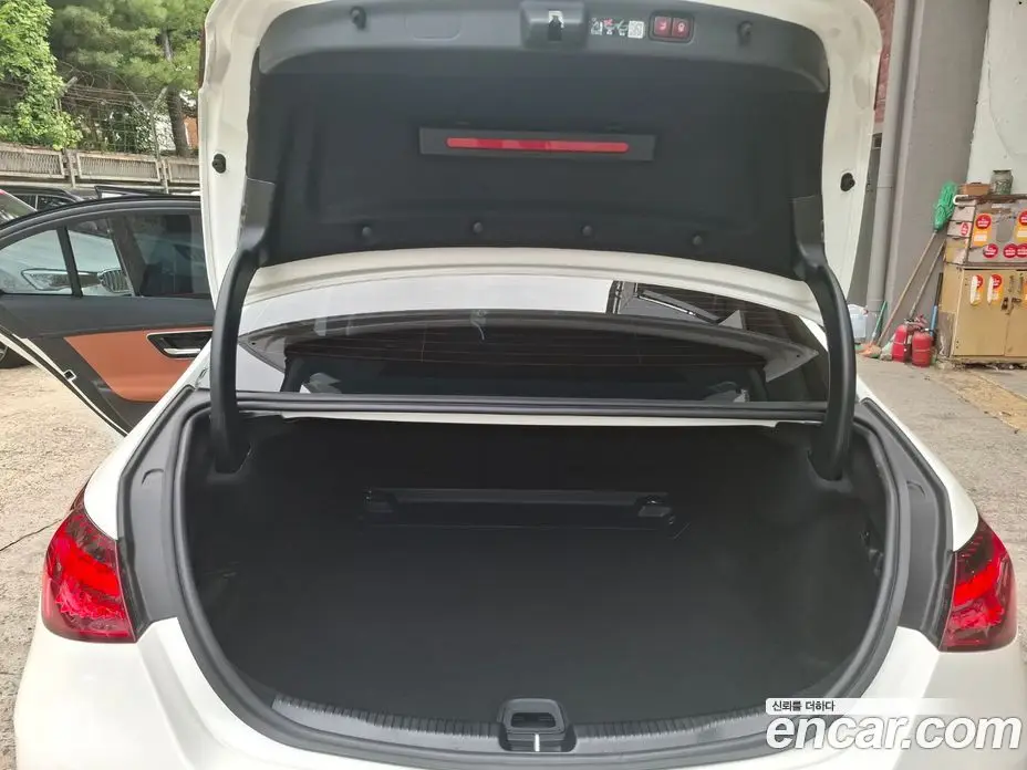 Mercedes-Benz C-Class 2025 2.0 автомат (гидро), фото 18