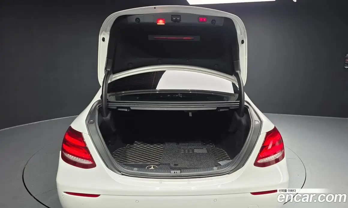 Mercedes-Benz E-Class 2016 2.0 автомат (гидро), фото 20
