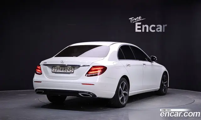 Mercedes-Benz E-Class 2020 2.0 автомат (гидро), миниатюра 2