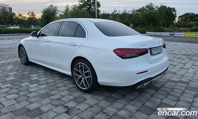 Mercedes-Benz E-Class 2021 1.9 автомат (гидро), миниатюра 5