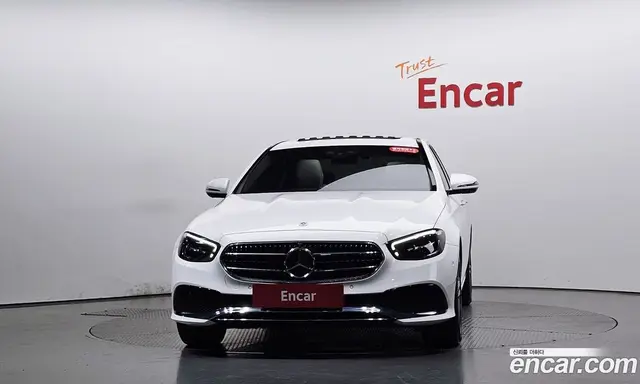 Mercedes-Benz E-Class 2023 2.0 автомат (гидро), миниатюра 2