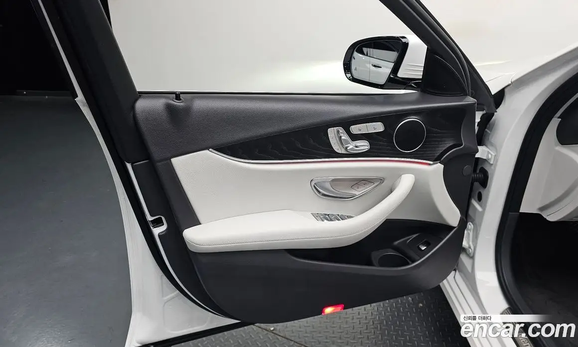Mercedes-Benz E-Class 2023 2.0 автомат (гидро), фото 13
