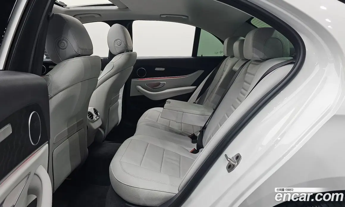 Mercedes-Benz E-Class 2023 2.0 автомат (гидро), фото 16