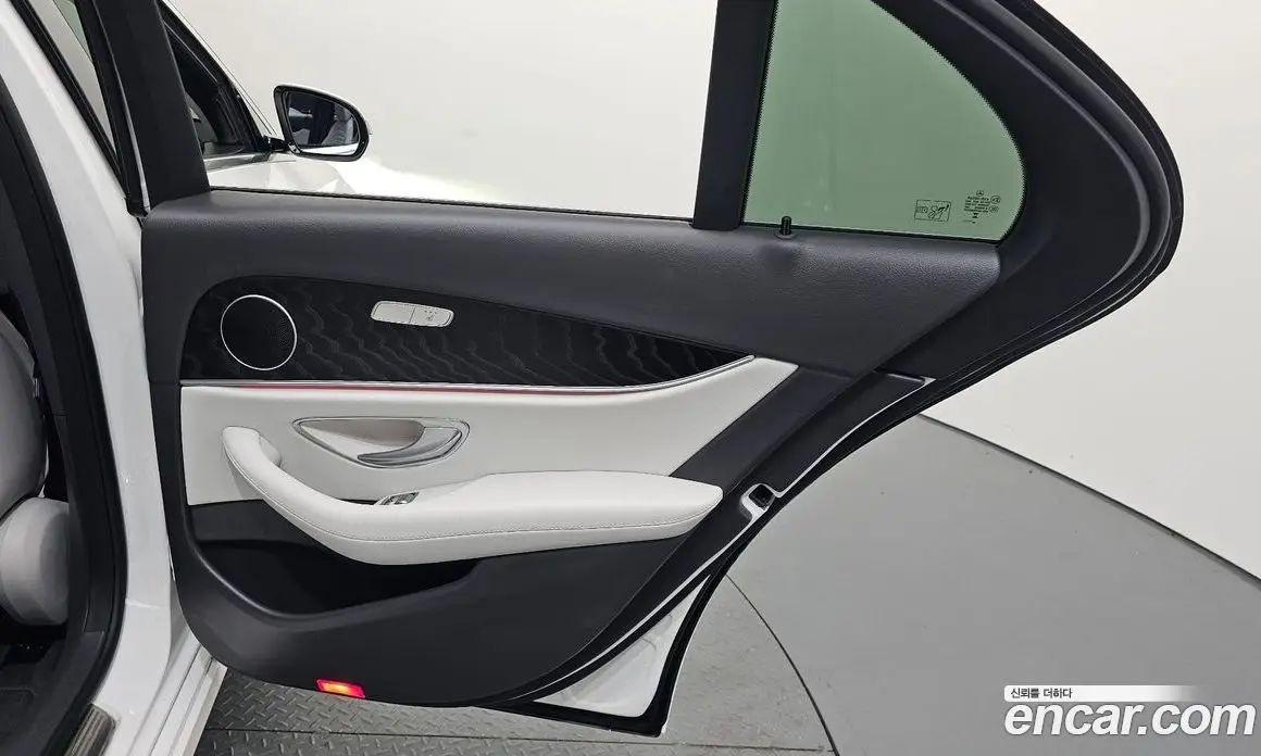 Mercedes-Benz E-Class 2023 2.0 автомат (гидро), фото 27