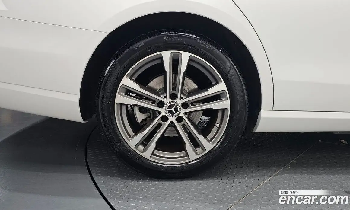 Mercedes-Benz E-Class 2023 2.0 автомат (гидро), фото 4