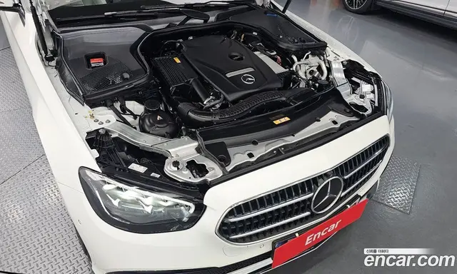 Mercedes-Benz E-Class 2023 2.0 автомат (гидро), миниатюра 5
