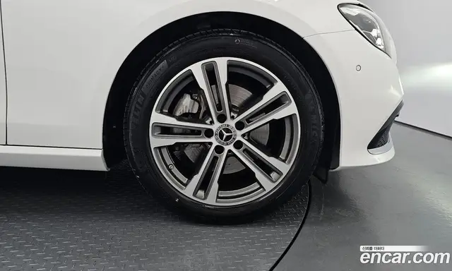Mercedes-Benz E-Class 2023 2.0 автомат (гидро), миниатюра 6