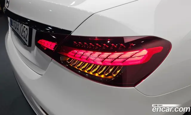 Mercedes-Benz E-Class 2023 2.0 автомат (гидро), миниатюра 8