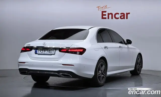 Mercedes-Benz E-Class 2023 2.0 автомат (гидро), миниатюра 2