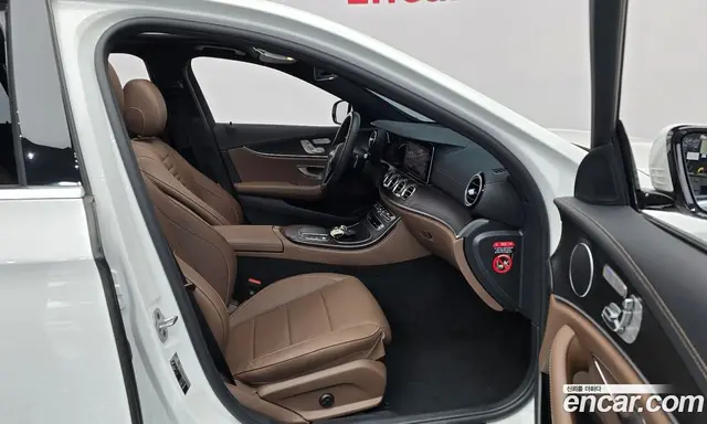 Mercedes-Benz E-Class 2023 2.0 автомат (гидро), миниатюра 11
