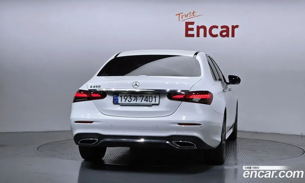 Mercedes-Benz E-Class 2023 2.0 автомат (гидро), фото 4