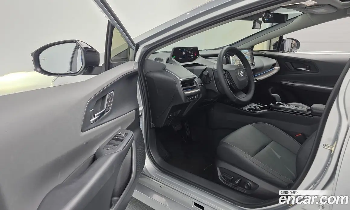 Toyota Prius 2025 2.0 автомат (гидро), фото 12 Toyota Prius 2025 2.0 автомат (гидро), фото 12