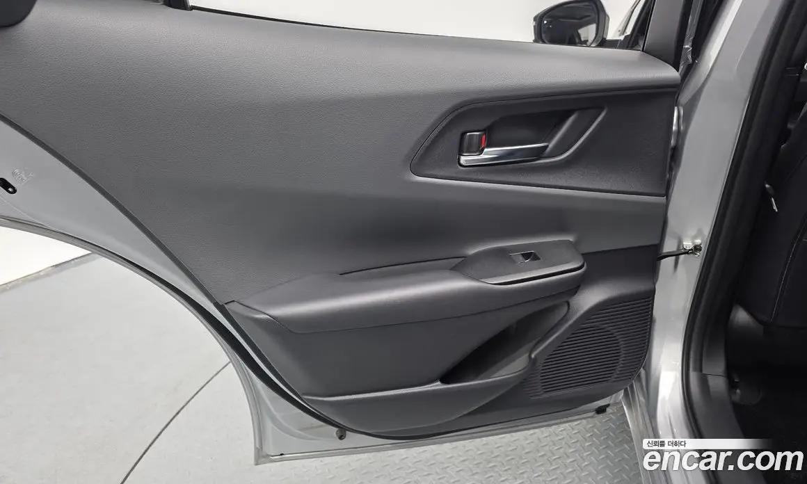 Toyota Prius 2025 2.0 автомат (гидро), фото 14 Toyota Prius 2025 2.0 автомат (гидро), фото 14
