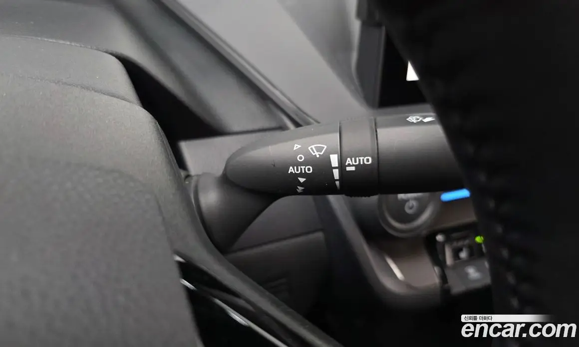 Toyota Prius 2025 2.0 автомат (гидро), фото 28 Toyota Prius 2025 2.0 автомат (гидро), фото 28