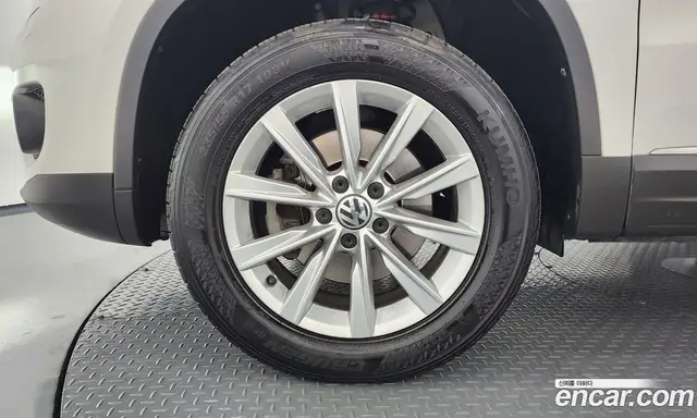 Volkswagen Tiguan 2014 2.0 автомат (гидро), миниатюра 5