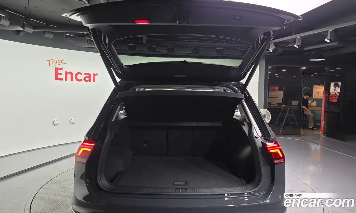 Volkswagen Tiguan 2021 2.0 автомат (гидро), фото 20
