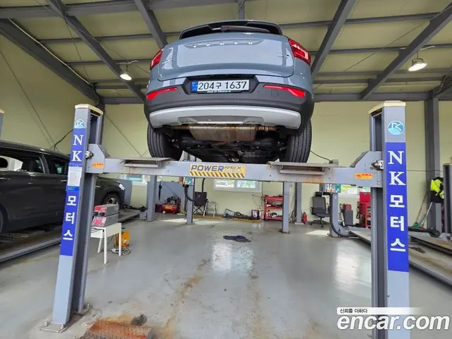 Volvo XC40 2022 2.0 автомат (гидро), миниатюра 2