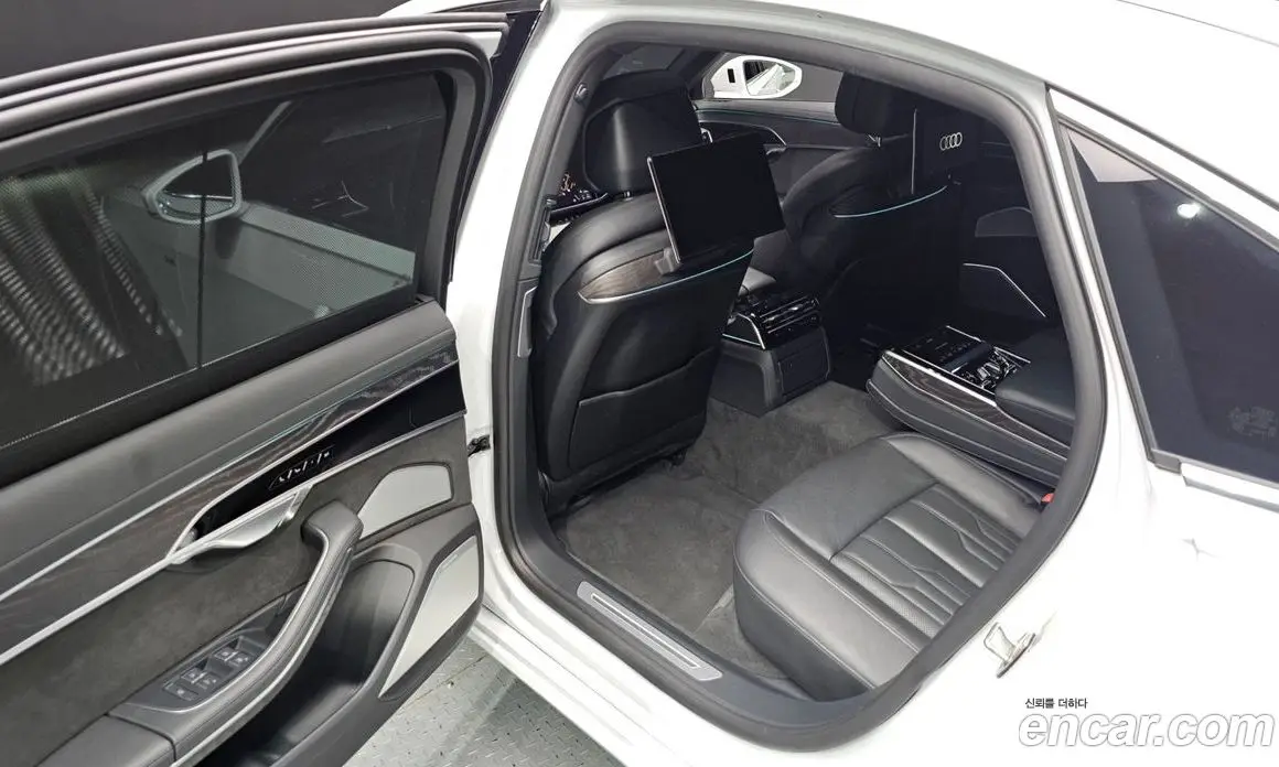 Audi A8 2023 3.0 автомат (гидро), фото 17