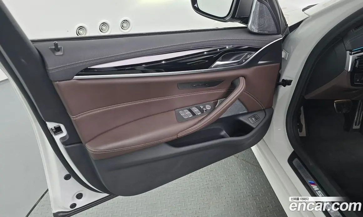 BMW 5 серия 2021 4.4 автомат (гидро), фото 14