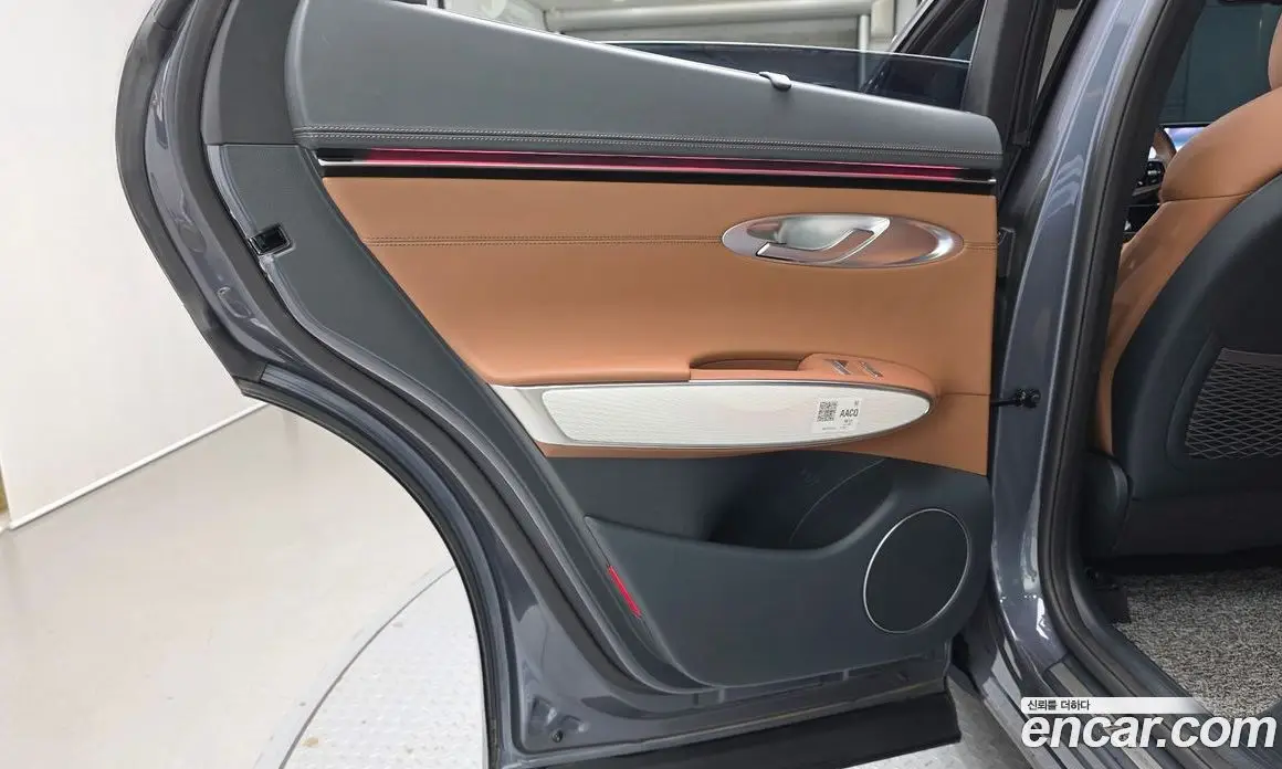 Genesis GV70 2025 2.5 автомат (гидро), фото 15 Genesis GV70 2025 2.5 автомат (гидро), фото 15