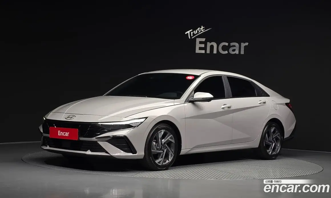 Hyundai Avante 2023 1.6 автомат (гидро), фото 1