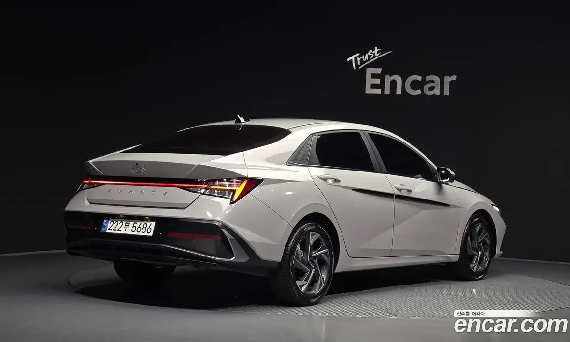 Hyundai Avante 2023 1.6 автомат (гидро), фото 2