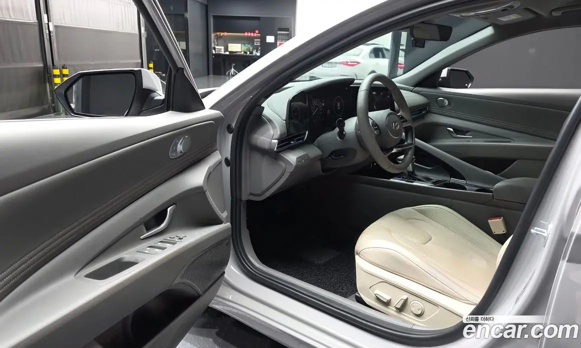 Hyundai Avante 2023 1.6 автомат (гидро), фото 13