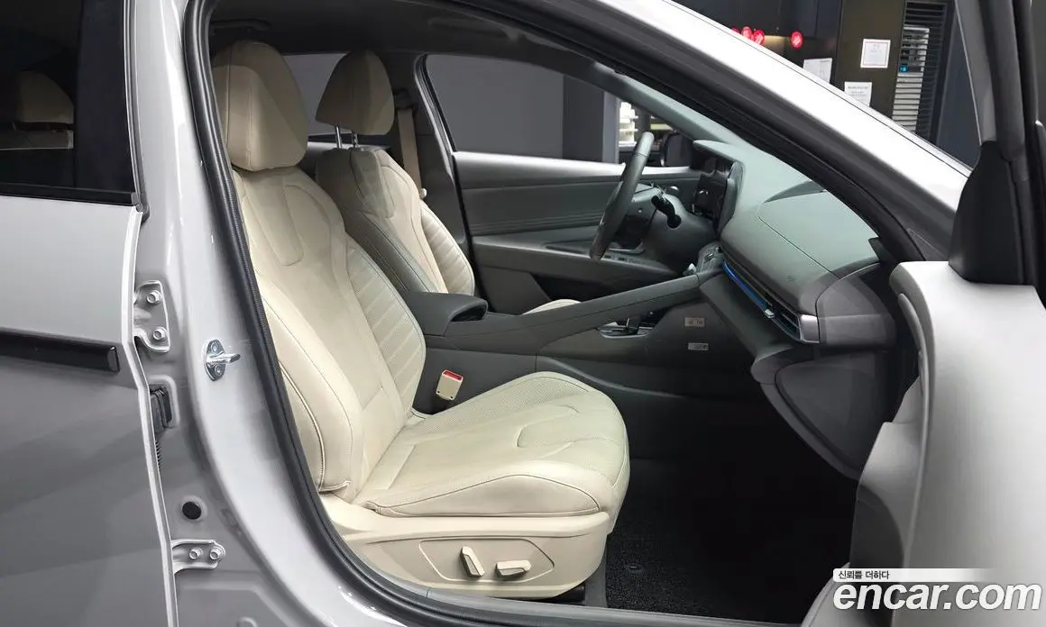 Hyundai Avante 2023 1.6 автомат (гидро), фото 17