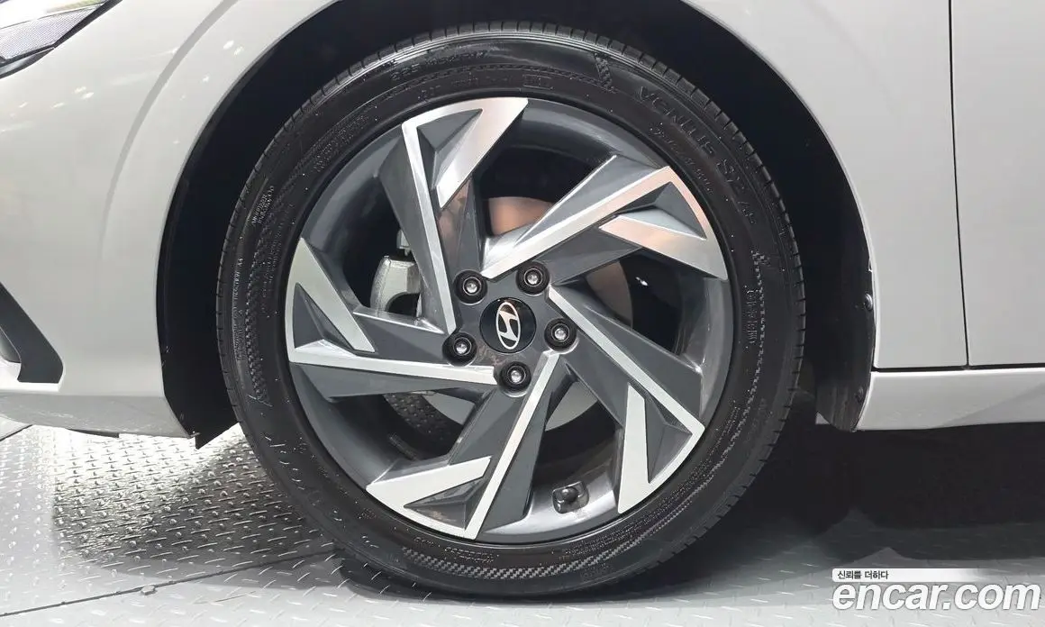 Hyundai Avante 2023 1.6 автомат (гидро), фото 5