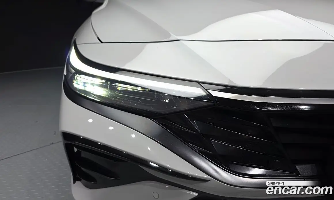Hyundai Avante 2023 1.6 автомат (гидро), фото 8