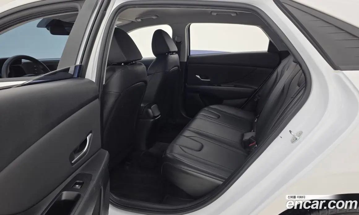 Hyundai Avante 2023 1.6 автомат (гидро), фото 12