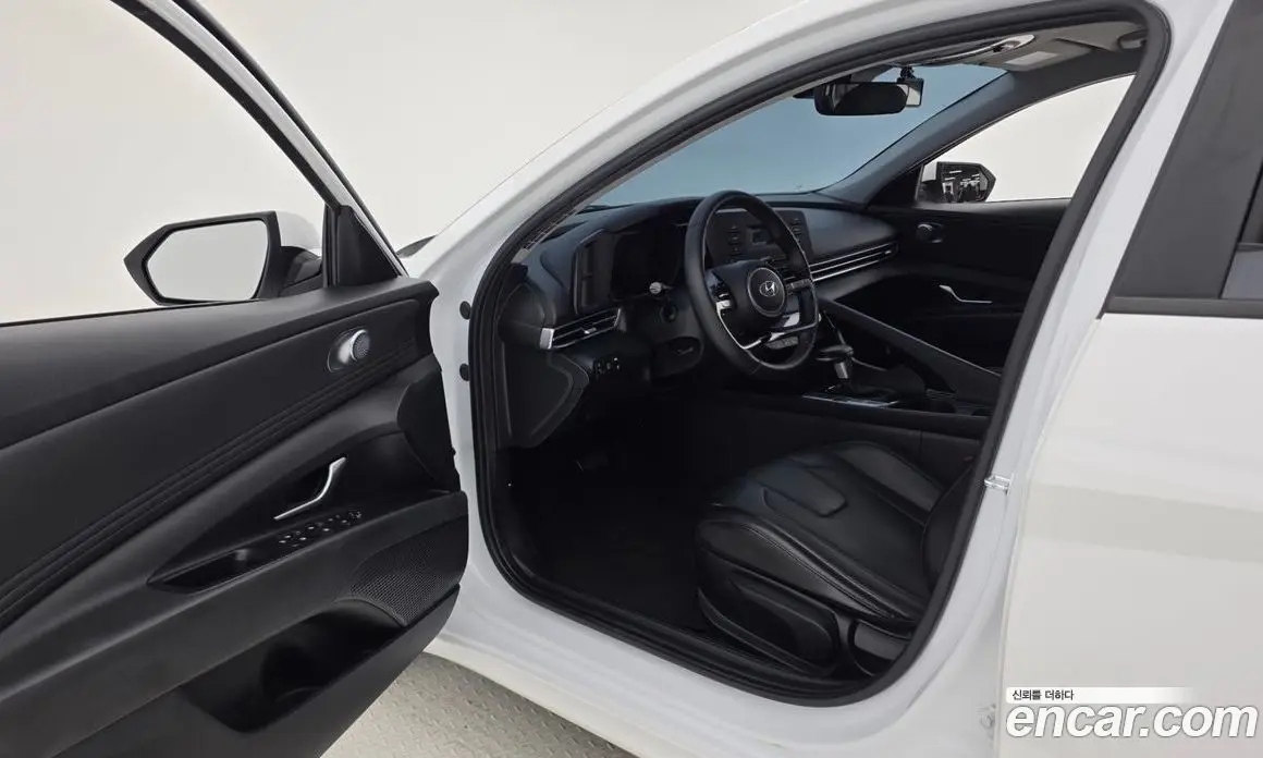 Hyundai Avante 2023 1.6 автомат (гидро), фото 10