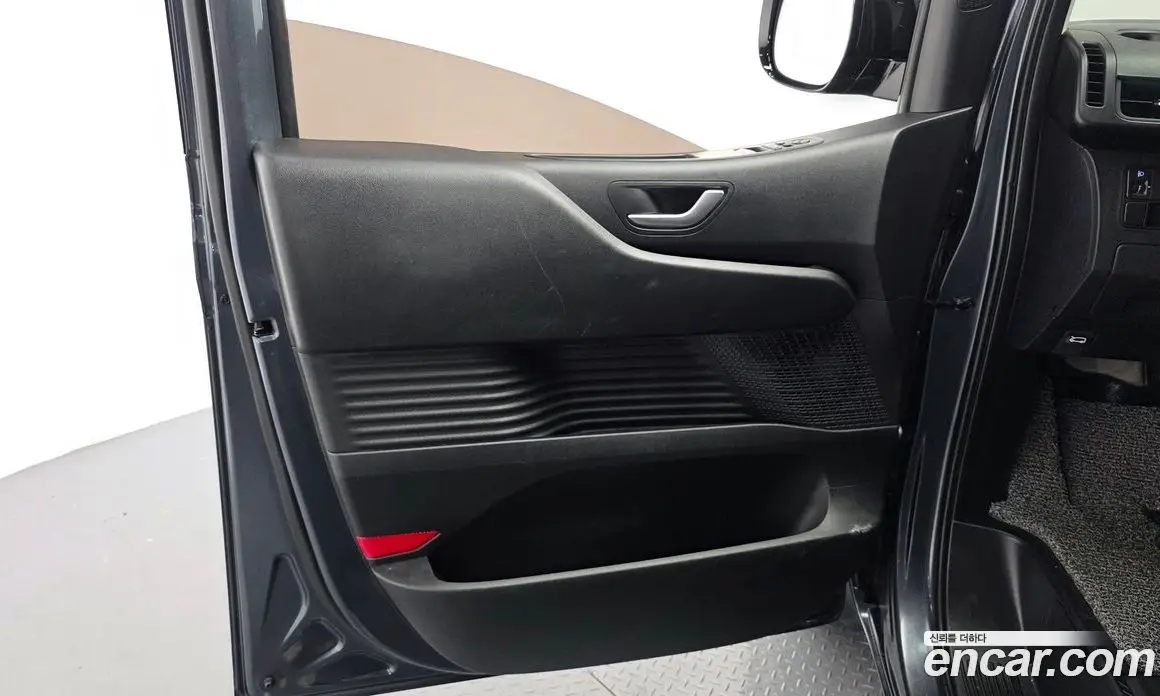 Hyundai Staria 2024 3.5 автомат (гидро), фото 15