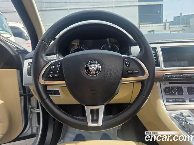 Jaguar XF 2015 2.2 автомат (гидро), миниатюра 10 Jaguar XF 2015 2.2 автомат (гидро), миниатюра 10