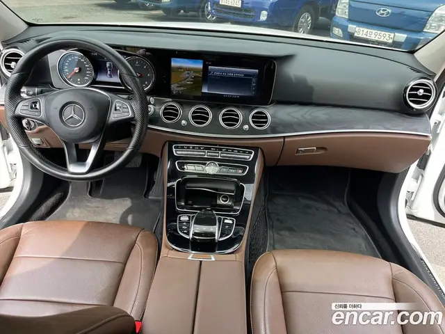 Mercedes-Benz E-Class 2016 1.9 автомат (гидро), миниатюра 11