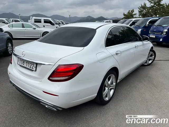 Mercedes-Benz E-Class 2016 1.9 автомат (гидро), миниатюра 3