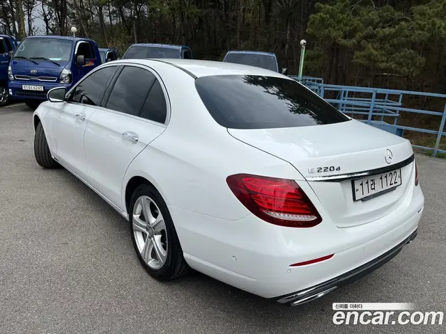Mercedes-Benz E-Class 2016 1.9 автомат (гидро), миниатюра 5