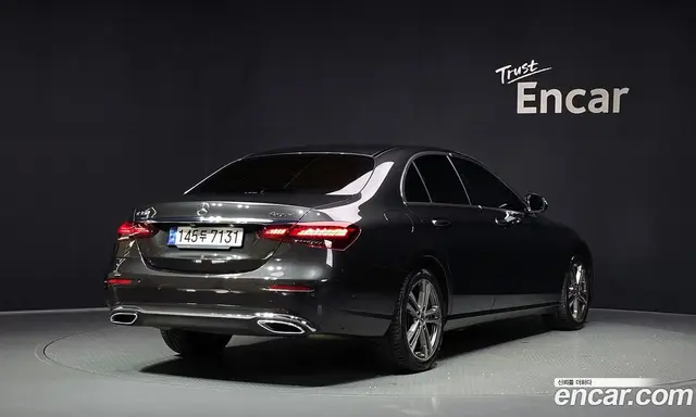 Mercedes-Benz E-Class 2022 2.0 автомат (гидро), миниатюра 2