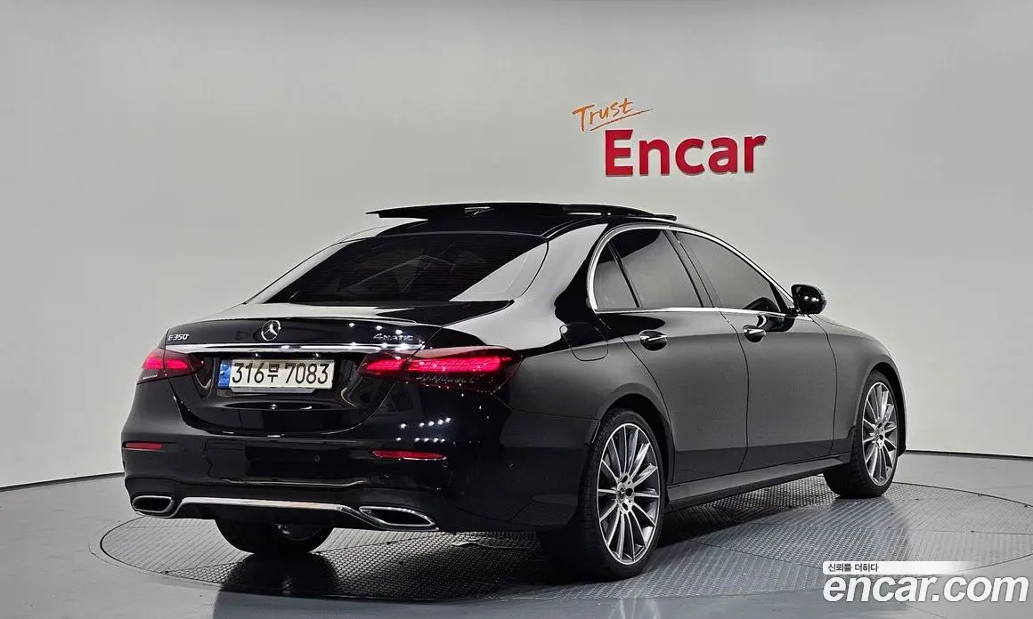Mercedes-Benz E-Class 2022 2.0 автомат (гидро), фото 2