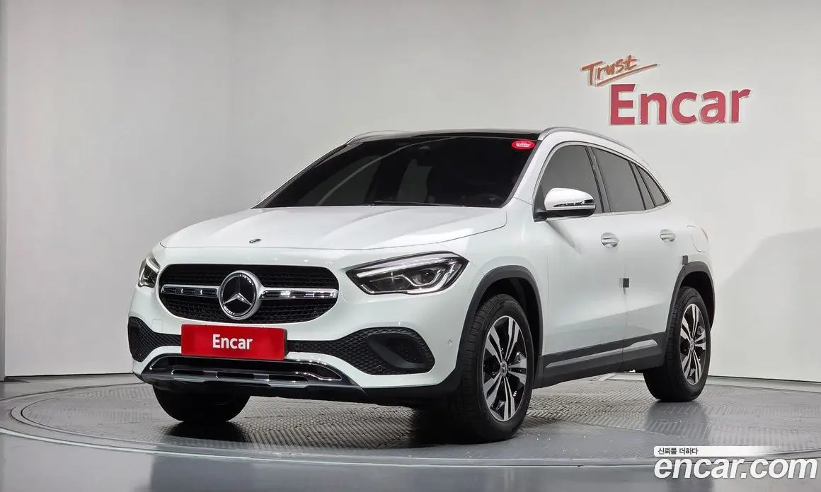 Mercedes-Benz GLA-Class 2021 2.0 автомат (гидро), фото 1