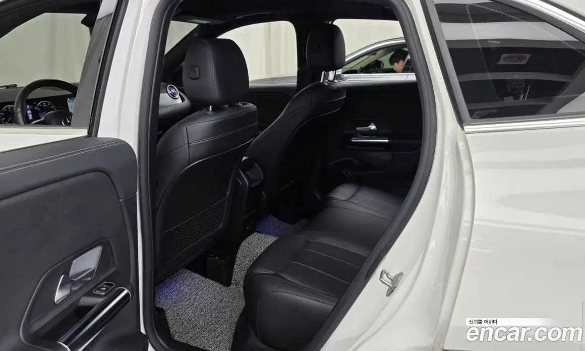 Mercedes-Benz GLA-Class 2021 2.0 автомат (гидро), фото 16