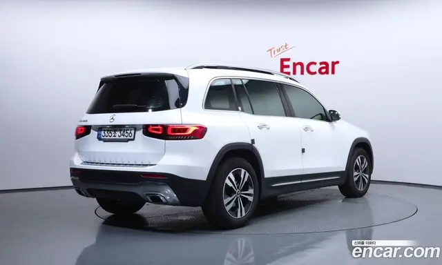 Mercedes-Benz GLB-Class 2021 2.0 автомат (гидро), миниатюра 2